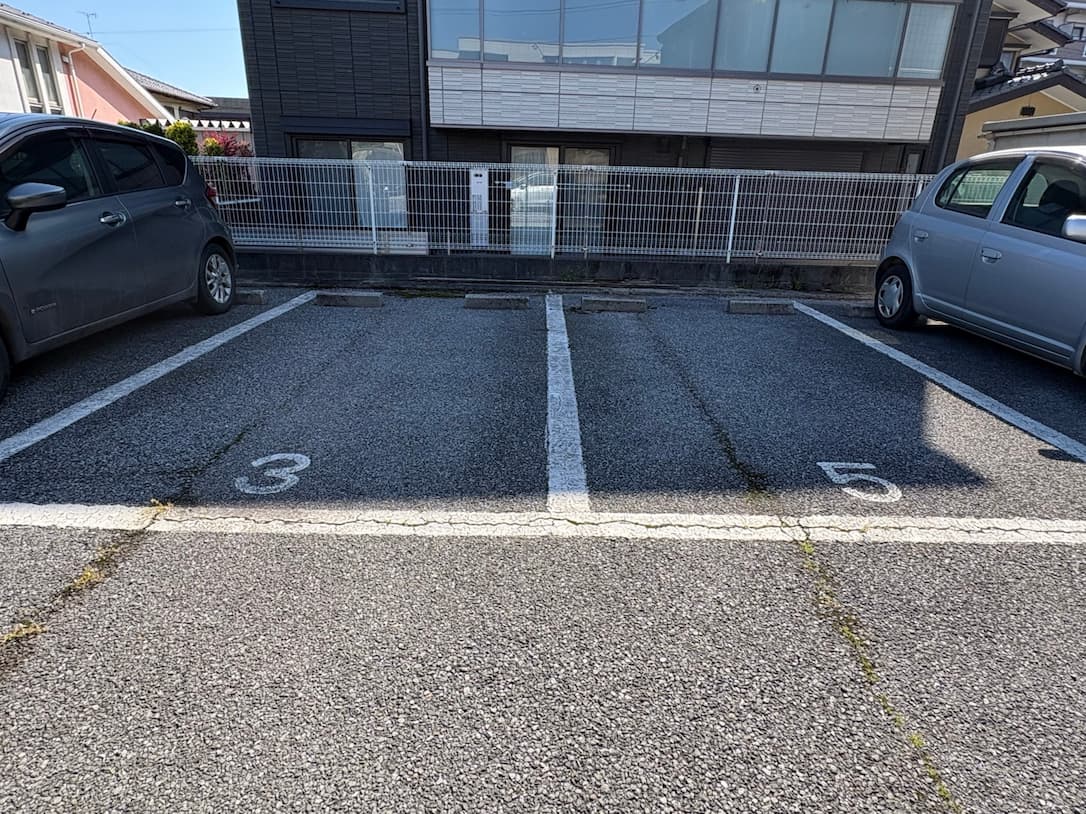中田月極駐車場3番、5番